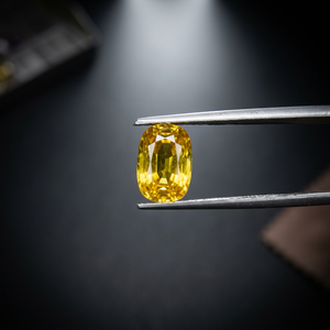 Zafiro Amarillo Natural de Bangkok de 3.03 Ct, Corte Cojín, Piedra Preciosa Suelta, Certificado GIA, Piedra Preciosa Premium para Joyería Fina Personalizada - Product Image 1