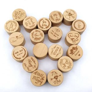 Caja de Anillos de Madera Personalizada de Fábrica, Caja de Anillos de Boda y Compromiso con Diseño Tallado Antiguo, Regalo Único para el Sr. y la Sra. - Product Image 1