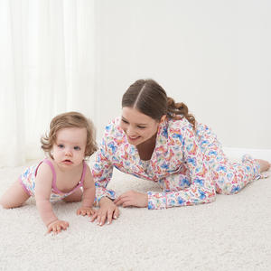 Ensembles de pyjamas assortis pour la famille Mommy Me : Combinaison bébé et pyjama femme en modal de bambou à taille élastique, motif floral uni, manches courtes - Product Image 2