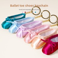 Porte-clés unique en cuir écologique fait main avec pendentif en alliage de zinc gaufré en forme de pointe de danse classique, mini-accessoire