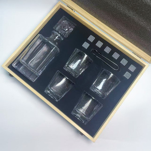 Ensembles de carafes à <span class=keywords><strong>whisky</strong></span> de <span class=keywords><strong>luxe</strong></span> au design classique Verres à <span class=keywords><strong>whisky</strong></span> en <span class=keywords><strong>cristal</strong></span> avec logo personnalisé Boîte en bois pour vin à usage personnel professionnel - Product Image 3