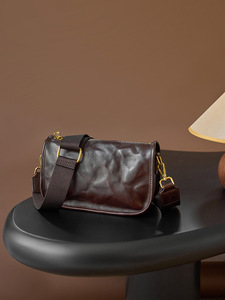 Sac seau en cuir véritable fait main, vintage et polyvalent, en cuir de vachette pleine fleur tanné végétal, à porter à l'épaule ou en bandoulière – Nouveauté très prisée - Product Image 2