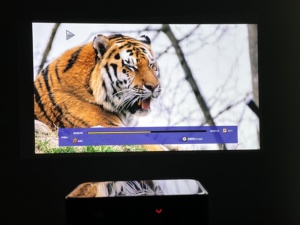 Proyector Láser Nexigo Dangbei Pro2 ALPD de Diseño Moderno, HLG 4K UHD 4+128GB HDR10+ 2450 ISO Lúmenes, Google TV DLP Pro2 Dangbei Ma - Product Image 4