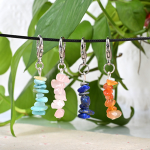Vente en gros de perles de pierre naturelle et de copeaux de cristal à la mode, porte-clés fait main, breloque perlée pour colliers de chiens et de chats - Product Image 4