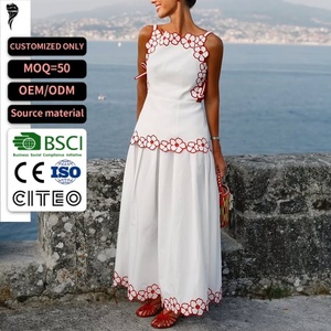 Ensemble <span class=keywords><strong>2</strong></span> <span class=keywords><strong>pièces</strong></span> blanc pour <span class=keywords><strong>femme</strong></span> avec broderie florale <span class=keywords><strong>rouge</strong></span> ajourée, haut à fines bretelles et jupe longue à jambes larges, tenue de vacances, personnalisation disponible - Product Image 1