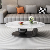 Table basse ovale contemporaine de luxe en pierre frittée marbrée, base sculpturale en métal noir, haut de gamme pour villa et maison