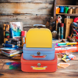 Caja de Regalo para Bebés y Niños en Forma de Maleta, Hecha de Cartón Reciclado, con Laminado Mate, Diseño Personalizable y Asa Metálica, Venta al Por Mayor - Product Image 2