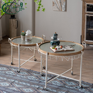 Mesa de Centro Estilo Retro Americano con Tapa de Vidrio Templado, Mesa Auxiliar Redonda Pequeña para Sala de Estar con Ruedas - Product Image 2