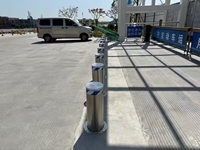 Système de gestion de contrôle d'accès pour parking avec reconnaissance intelligente des plaques d'immatriculation et poteaux de signalisation automatiques