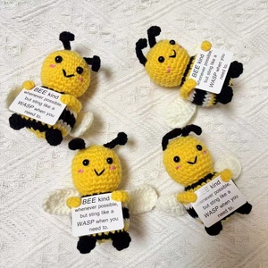 Nuevo Adorno de Abeja Positiva Tejido a Mano en Acrílico y Lana, Lindo y Amarillo, Regalo Inspirador para las Fiestas - Product Image 4