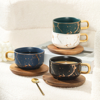Mug à café en porcelaine à texture marbre noir et blanc, style campagnard moderne, avec poignée en bois, design palette, écologique, logo personnalisé
