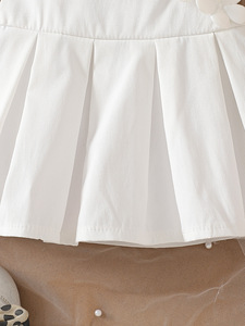 Completo Estivo Due Pezzi per Bambina 2026: Top Senza Maniche con Fiori Neri e Gonna Plissettata Bianca - Product Image 6