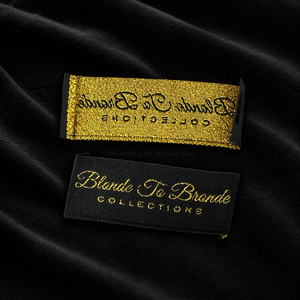 Étiquettes textiles en satin tissé de haute qualité, personnalisées, lavables, avec logo imprimé, pliées en bout, pour vêtements et accessoires. - Product Image 2