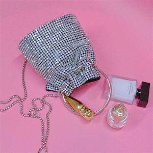 2024 nouvelle mode luxe sacs à bandoulière pour femmes Portable bandoulière épaule seau sac élégant paillettes pochette - Product Image 4