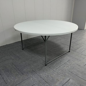 طاولة بلاستيكية مستديرة قابلة للطي للاستخدام الخارجي والداخلي، خفيفة الوزن وسهلة التنظيف، مناسبة للحدائق والشرفات وأثاث الفناء - Product Image 2