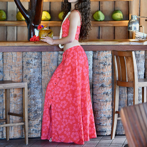 Ensemble robe midi fendue boutonnée à imprimé floral tendance et haut à bretelles, design OEM, personnalisé, en rayonne, style hawaïen - Product Image 3