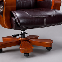 Fauteuil de direction rembourré marron foncé A8041 avec accoudoirs en bois massif et base décorative en bois à cinq branches
