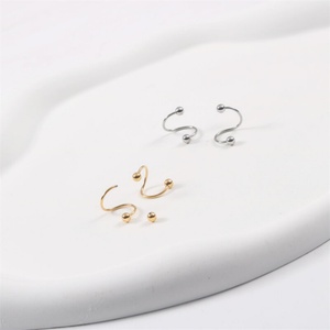 ต่างหูแฟชั่นสแตนเลสสตีลประดับเพชรซิร์คอนชุบทอง 18k รูปทรงเกลียว - Product Image 4