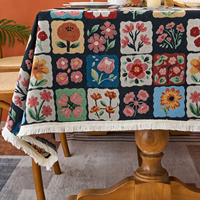 Nappe de table jacquard à motifs floraux artistiques, colorée et variée, avec pompons, pour la décoration de cottages, cafés et maisons