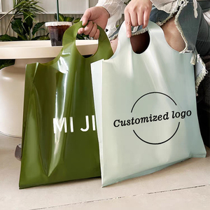 Bolsas de compras de plástico impresas personalizadas con mango troquelado Bolsas reciclables ecológicas Embalaje de <span class=keywords><strong>ropa</strong></span> Portador minorista - Product Image 1