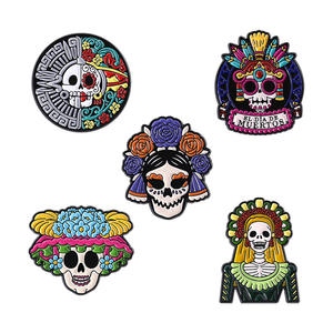 Broche Creativo con Diseño de Calavera y Flor, Tema de Terror del Día de los Muertos, Pin de Solapa Esmaltado, Étnico y Original - Product Image 1