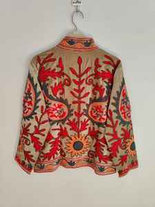 Veste en velours Suzani brodée à la main pour femmes, veste bohème en velours unique, élégante, vêtement d'extérieur d'hiver, tendance moderne - Product Image 5