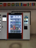 Haloo Automaat Leverancier Grote Capaciteit Liftdranken Snacks Voedselautomaat Lift Automaat Transportband
