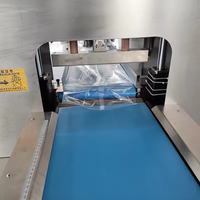Machine d'emballage numérique automatique haute vitesse pour légumes en film plastique, idéale pour les légumes à feuilles (chou frisé, épinards, laitue, brocoli)
