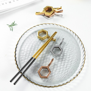 Porta Palillos Hexagonal Shiny-JH de Acero Inoxidable 304 Chapado en Oro para Restaurantes, Hoteles y Uso Comercial - Product Image 4