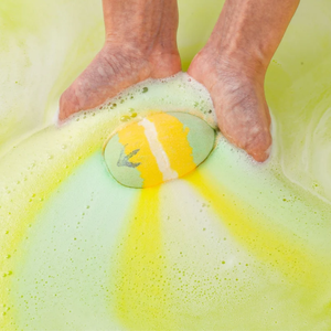 Fabricante produce dinosaurio colorido color mezclado orgánico natural baño de burbujas Fizzies bombas de baño populares juego de regalo con juguetes - Product Image 3