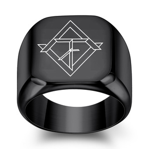 Anillo Geométrico Cuadrado de Acero Inoxidable de 18 mm con Diseño de Cubo Grabado con Láser para Hombre, Uso Diario - Product Image 4