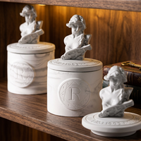 Statues de personnages et bougies aromatiques modernes faites à la main en cire de soja avec senteurs personnalisées pour la décoration de la maison et les cadeaux de fêtes