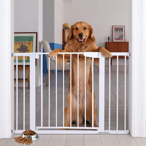 Barrière de sécurité <span class=keywords><strong>Amazoo</strong></span> en métal robuste, extra large, à fermeture automatique, pour portes, escaliers, bébés, enfants et animaux domestiques, blanche, écologique et tendance - Product Image 1