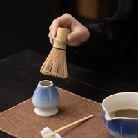 Ensemble Matcha à Rayures Verticales de Luxe Comprenant Chasen, Bol à Matcha Style Urasenke, Passoire, Cuillère à Thé, Pelle à Thé et Accessoires en Céramique