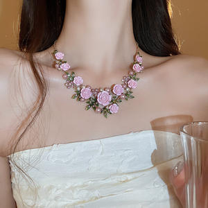 Toptan reçine çiçek elmas inci küpe ve kolye seti moda ve rustik tarzı köprükemiği zincir kolye - Product Image 2