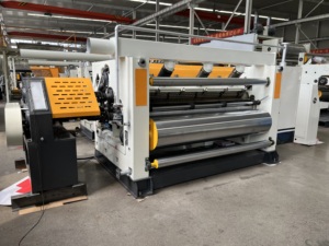 Máquina <span class=keywords><strong>de</strong></span> Fabricación <span class=keywords><strong>de</strong></span> Cartón Corrugado <span class=keywords><strong>de</strong></span> Alta Velocidad QHPACK, Máquina <span class=keywords><strong>de</strong></span> Una Cara - Product Image 2