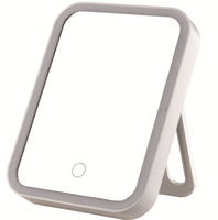 Miroir cosmétique compact à LED de style européen Miroir de maquillage de voyage rechargeable personnalisé Miroir éclairé portable sur pied