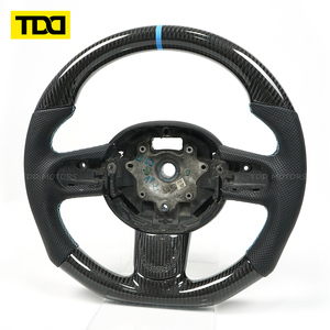 Volant en fibre de carbone véritable TDD compatible avec Audi TT - Product Image 2
