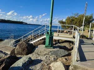 Lan can cầu thang ngoài trời bằng thép mạ kẽm, khớp cầu, và lan can sơn tĩnh điện - Product Image 5