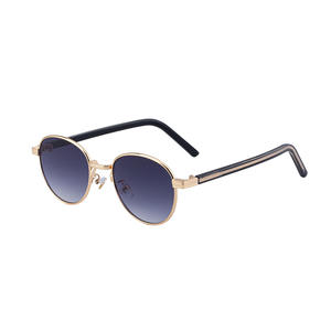 Gafas de Sol Ovaladas Elegantes para Hombre, Montura Negra con Borde Dorado, Protección UV400, Lentes de PC, Montura de Aleación de Cobre, Estilo para Exteriores - Product Image 1