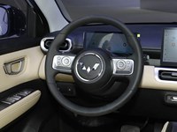 Wuling Bingo PLUS SUV compact électrique, design élégant, charge rapide, qualité fiable, idéal pour les trajets urbains en famille.