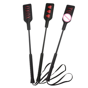 แส้ยาวทำจากหนังเทียม สำหรับการขี่ม้า ใช้ในกิจกรรม BDSM สำหรับการพันธนาการ ตี หรือใช้เป็นอุปกรณ์สำหรับคู่รัก - Product Image 1