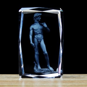 En gros Cristal Gravé Au Laser Nu Masculin Statue - Product Image 1