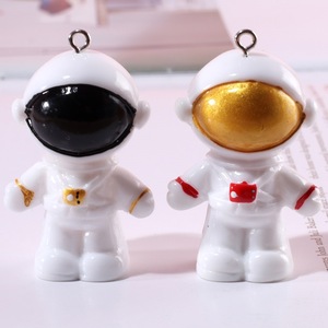 Porte-clés en résine astronaute, sculpture de dessin animé, artisanat fait main, décoration 2024 - Product Image 3