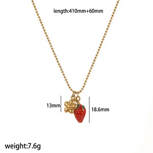 Parure de bijoux pour femme en acier inoxydable plaqué or, comprenant des boucles d'oreilles et un collier créoles motif fraise, cadeau sur le thème des fruits - Product Image 4