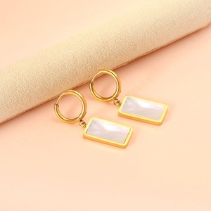Bijoux de mode en gros, acier inoxydable plaqué or 18 carats, boucles d'oreilles géométriques rectangulaires en forme de coquille de cauris pour femmes - Product Image 6