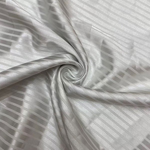 <span class=keywords><strong>Tela</strong></span> Brocada Jacquard a Rayas Tejida Personalizada a <span class=keywords><strong>Precio</strong></span> <span class=keywords><strong>de</strong></span> Fabricante, <span class=keywords><strong>Tela</strong></span> <span class=keywords><strong>de</strong></span> Satén <span class=keywords><strong>de</strong></span> Poliéster para Vestidos - Product Image 2