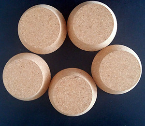 TIANLEI Couvercle en liège naturel personnalisé <span class=keywords><strong>pour</strong></span> bouteilles <span class=keywords><strong>de</strong></span> <span class=keywords><strong>vin</strong></span> Pots à bougie faciles à ouvrir avec couleur et taille personnalisées - Product Image 1