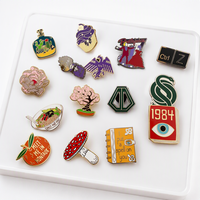 Broche en émail à thème personnalisé, épinglette en métal à motif artistique créatif, fabrication OEM, pour accessoire de mode, cadeau de collection