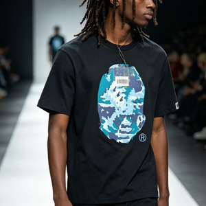 Camiseta Urbana Creativa, Arte de Grafiti Innovador, Estilo Moderno, Ideal para Quienes Aman la Moda Única - Product Image 4